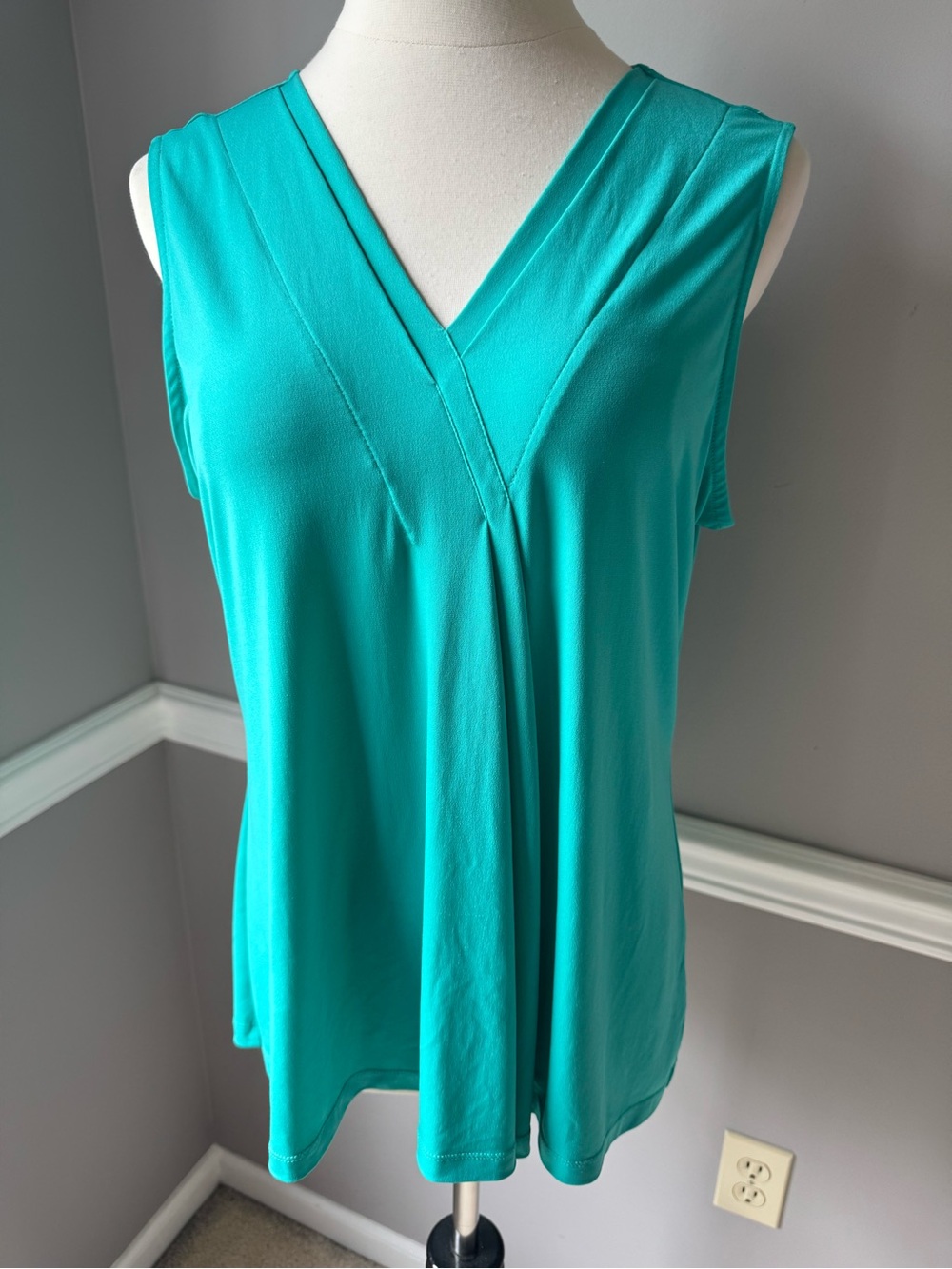 Dana Buchman Turquoise V-Neck Sleeveless Camisole